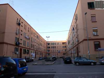 Si tratta probabilmente delle pi� antiche case popolari di Bari. Sono disposte in maniera differente nello spazio: alcune sono a forma di ferro di cavallo